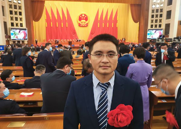 成人视频
优秀校友袁君奇获全国抗击新冠肺炎疫情先进个人